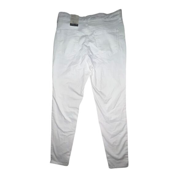 Style & Co Women's Curvy Mid Rise Skinny Jeans in Bright White 10 Long NWT - Picture 3 of 7